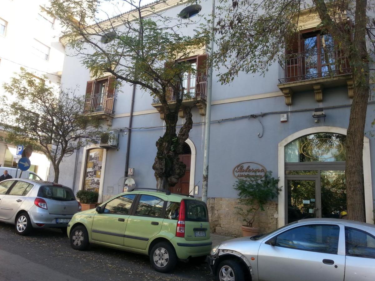 Palazzo Cosentino Bed and Breakfast Caltanissetta Buitenkant foto